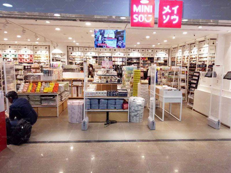 ຮ້ານ MINISO ຕິດຕັ້ງປະຕູຄວາມປອດໄພ CuboM AM7806